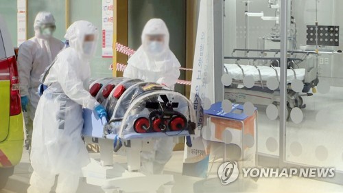 구로구는 지난 22일 만민중앙교회(서울 구로구 구로3동)에 위치한 를 방문한 240여명에 대한 전수 검진을 시행하고 있다. 사진=연합뉴스 제공