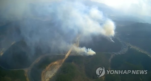 하루만에 산불 15건···강풍으로 진압 어려워