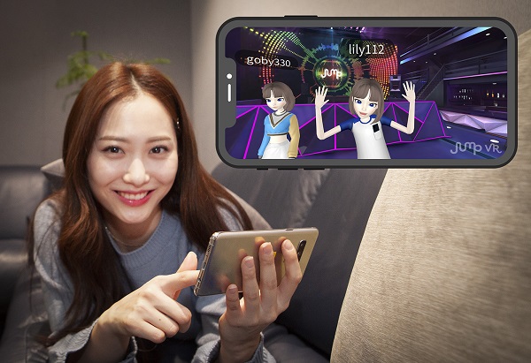 SK텔레콤이 VR이용자들이 시공간을 초월한 가상 세계에서 커뮤니티 및 다양한 활동을 통해 타인들과 관계를 형성해 나가는 서비스인 버추얼 소셜 월드 모바일을 론칭했다. 사진=SK텔레콤 제공