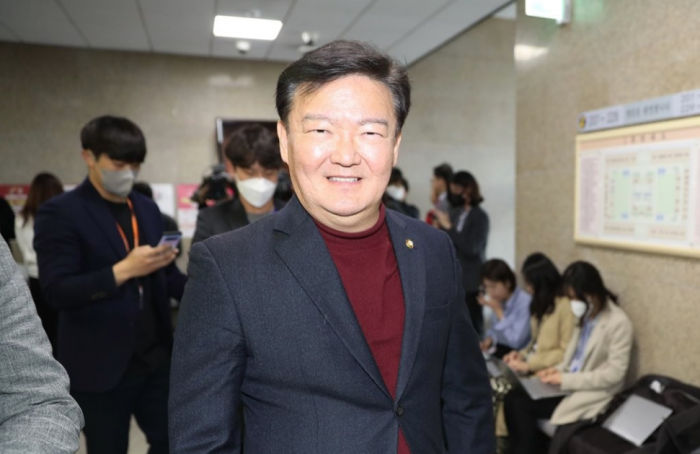 경선 승리 결과 밝히는 민경욱 미래통합당 의원. 사진=연합뉴스 제공