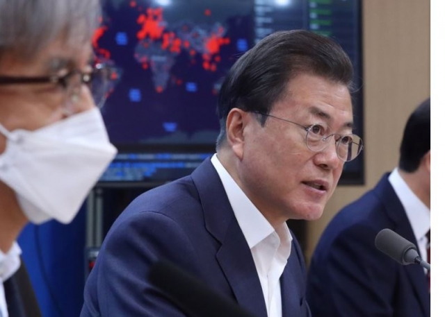 코로나19 진단시약 업체 찾은 문 대통령. 사진=연합뉴스