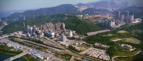 석탄재는 화력발전소에서 석탄을 연소한 후 발생된 부산물로, 시멘트 원료 등으로 재활용이 안될 시 폐기물로 분류돼 대개 매립 절차를 밟는다. 사진=삼표그룹 제공