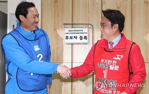 서울 서대문갑에서 여섯 번째 대결을 벌인 더불어민주당 우상호 후보(왼쪽)와 미래통합당 이성헌 후보. 사진=연합뉴스 제공
