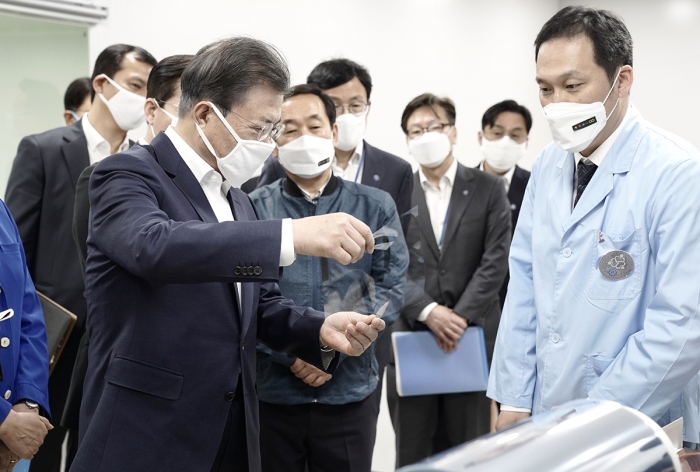 코로나19 극복 구미산업단지 방문한 문 대통령. 사진은 기사 내용과 무관합니다. 사진=청와대