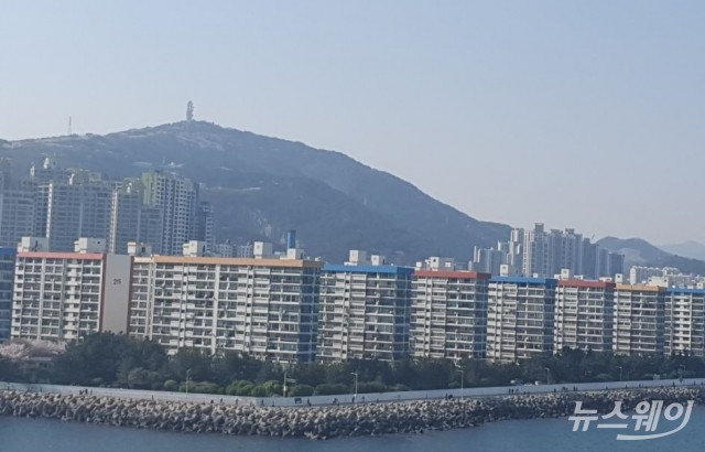 부산시 수영구 남천동 삼익비치 아파트 전경. 현재 부산시 재건축 단지 중 대장주로 통하고 있다. 사진=이수정 기자