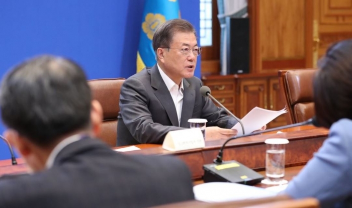 제4차 비상경제회의 주재한 문 대통령. 사진=연합뉴스