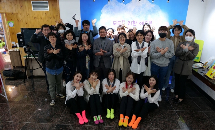 지난 4월 6일 이음갤러리에서 진행한 ‘찾아가는 창작워크숍 예술날개’ 모습