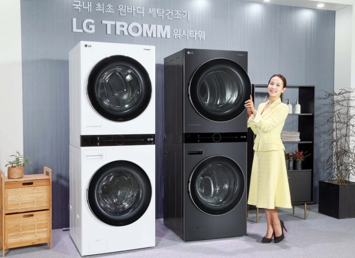 배우 조여정씨가 LG 트롬 워시타워를 소개하고 있다. 사진=LG전자 제공