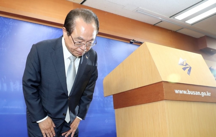 사퇴 기자회견 하는 오거돈 부산시장. 사진=연합뉴스 제공