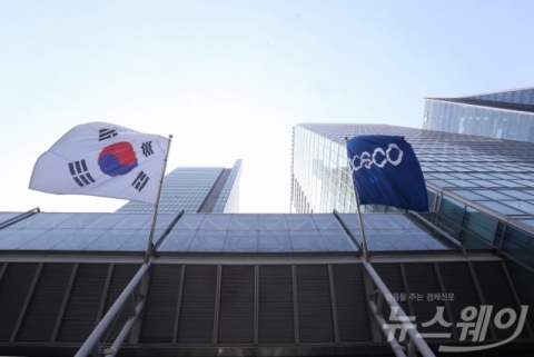 포스코, 지주사 전환 임시주총···연내 자사주 소각·최소 1만원 배당 약속