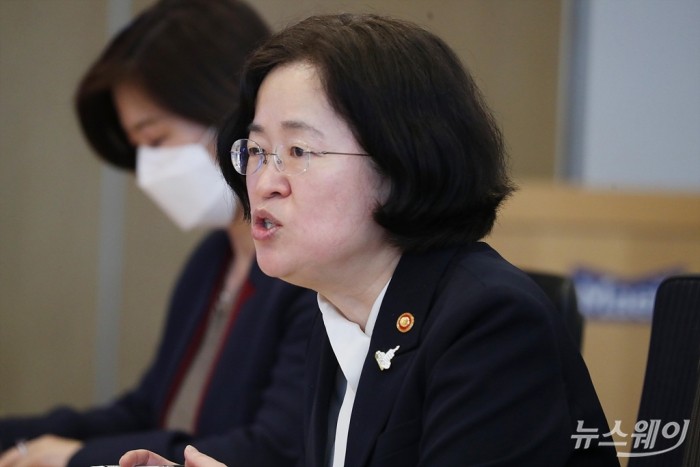 조성욱 공정거래위원장, 코로나19 관련 대리점 분야 모범 업체 매일유업 현장방문. 사진=이수길 기자 leo2004@newsway.co.kr