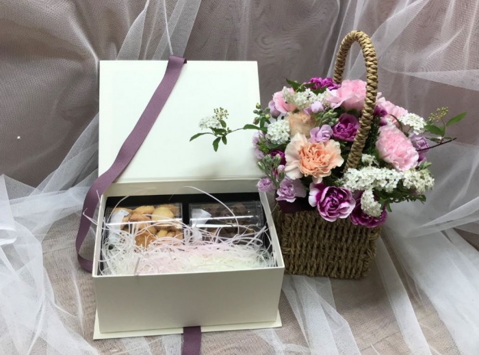 한화건설, 해외현장 임직원 가족에 어버이날 선물 전달 기사의 사진