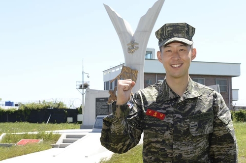 손흥민 해병대 군사훈련 성적1등···축구도 군생활도 ‘월드클래스’ / 사진=대한민국 해병대 페이스북 캡처/연합뉴스