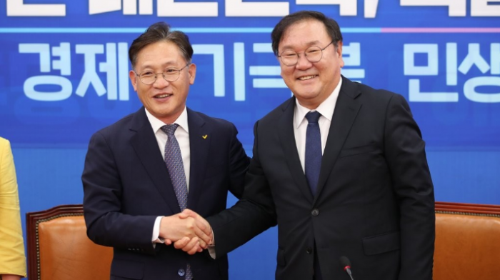김태년 더불어민주당 원내대표와 배진교 정의당 신임 원내대표. 사진=연합뉴스 제공
