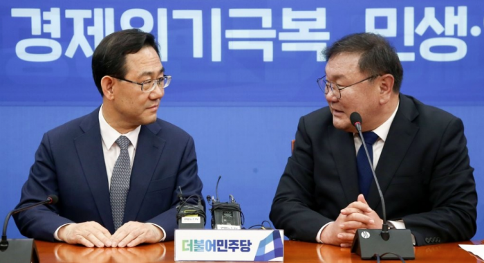 김태년 더불어민주당 원내대표와 주호영 미래통합당 원내대표의 회동. 사진=연합뉴스 제공