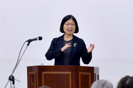 수업중인 이명선 교수