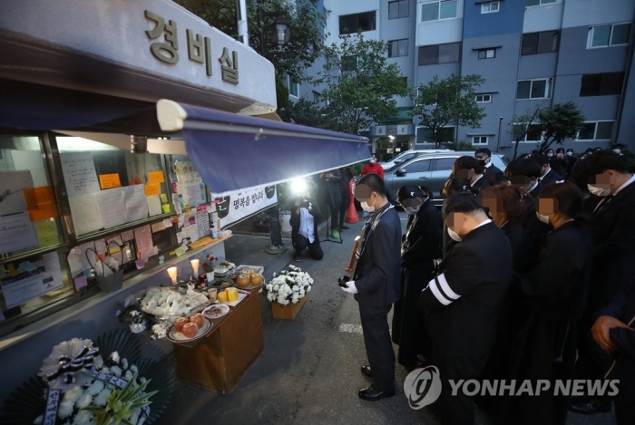 경비원이 울먹이며 남긴 ‘음성 유서’ 공개···“고문을 즐기는 얼굴” / 사진=연합뉴스