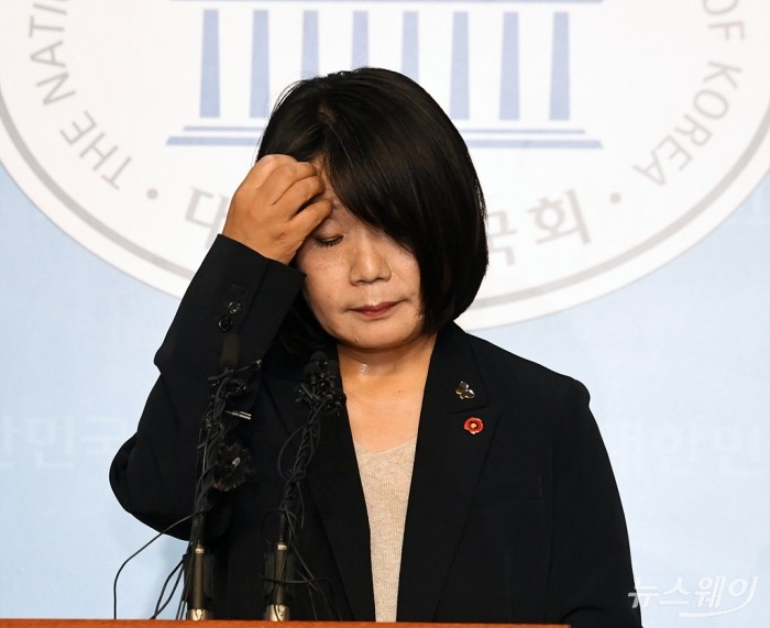윤미향 더불어민주당 의원 ‘정의기억연대(정의연) 활동 당시 회계 부정 등 각종 의혹과 관련’ 기자회견. 사진=이수길 기자 leo2004@newsway.co.kr