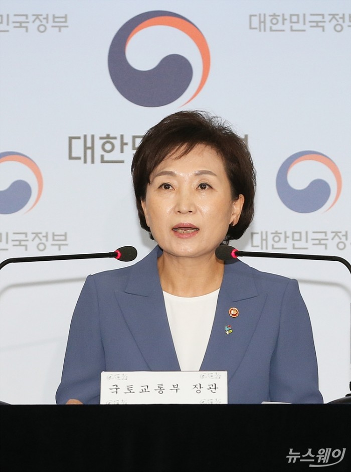 김현미 국토교통부 장관 6.17부동산 대책 ‘주택시장 안정을 위한 관리방안’ 발표. 사진=이수길 기자 leo2004@newsway.co.kr