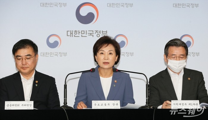 김현미 국토교통부 장관 6.17부동산 대책 ‘주택시장 안정을 위한 관리방안’ 발표. 사진=이수길 기자 leo2004@newsway.co.kr