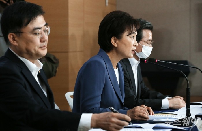 김현미 국토교통부 장관 6.17부동산 대책 ‘주택시장 안정을 위한 관리방안’ 발표. 사진=이수길 기자 leo2004@newsway.co.kr