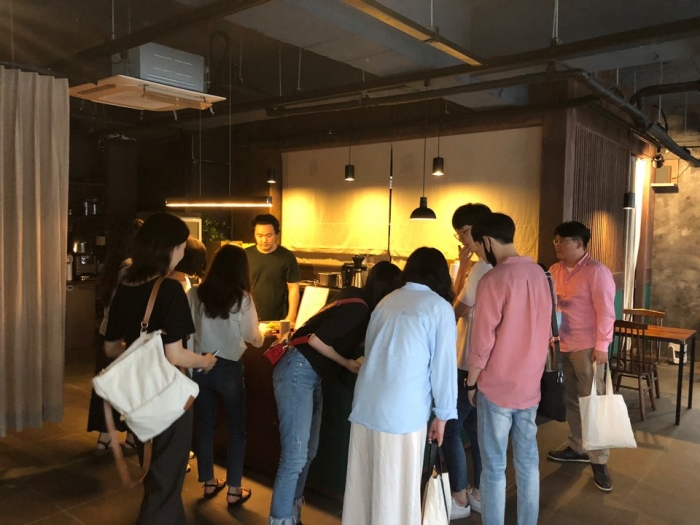 전주기전대학이 17일 전주다운 문화관광형 창업선도사업 교육생 12명을 대상으로 현장견학을 실시하고 있다.