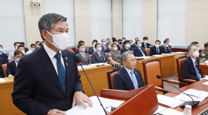 국회에 출석한 정경두 국방부 장관. 사진=연합뉴스 제공