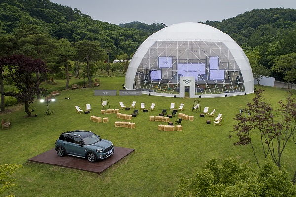 지난 2005년 한국 시장에 처음 진출한 MINI 코리아의 15년은 ‘크리에이티브’, ‘MINI 패밀리’, ‘트렌드’, ‘스페셜’, 그리고 ‘최초’ 이 다섯 가지로 압축할 수 있다. 사진=MINI 제공