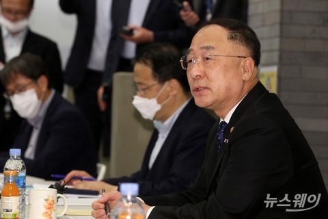 홍남기 “하반기 경제 성장률 플러스 전환 위해 총력”