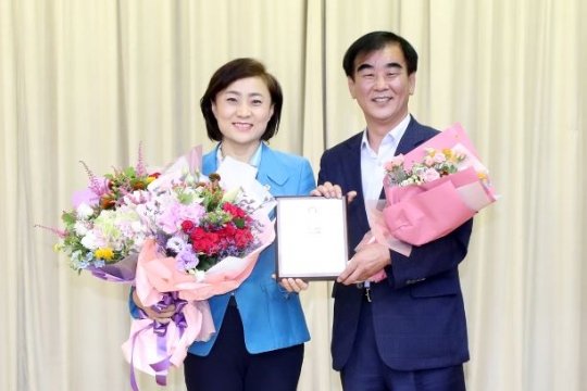 안혜영 경기도의회 부의장(왼쪽)