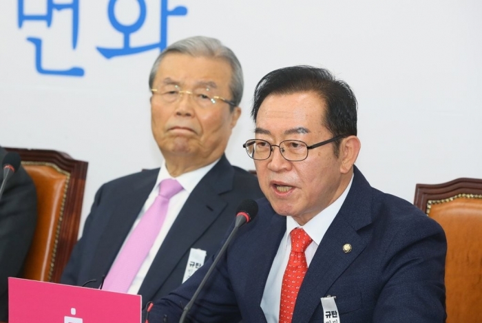 미래통합당 김종인 비상대책위원장과 이종배 정책위의장. 사진=연합뉴스 제공