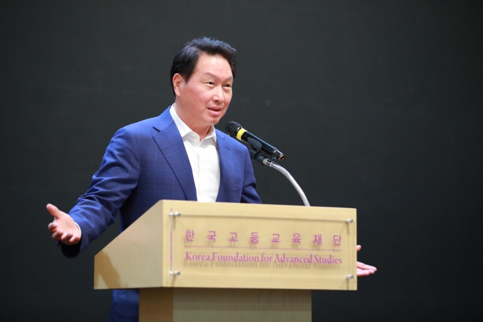 SK 이천포럼 개막···최태원 “변화의 발판 삼아 끊임없이 성장” 기사의 사진