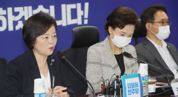 더불어민주당 7·10 부동산대책 후속 점검 회의에서 진선미 국회 국토교통위원장이 발언하고 있다. 사진=연합뉴스 제공