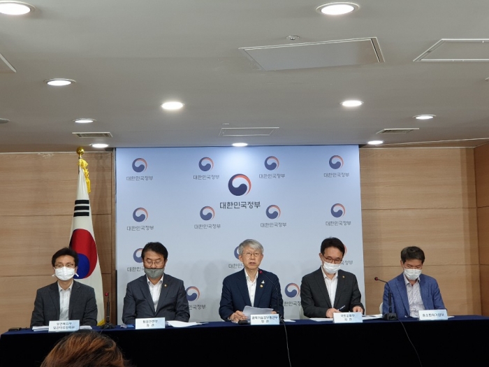 디지털 뉴딜 설명하는 최기영 과학기술정보통신부 장관