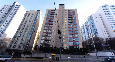 400억짜리 강남 아파트 통째 산 이지스자산운용, 큰손 규제 피난처?