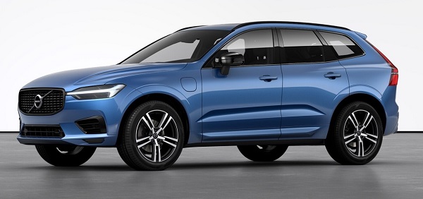 XC60 T8 R-Design에서는 ‘버스팅 블루 메탈릭’ 컬러를 독점으로 제공한다. 사진=볼보자동차코리아 제공