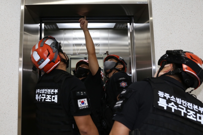 광주시 소방안전본부, 대규모 정전 대비 인명구조 특별훈련 기사의 사진