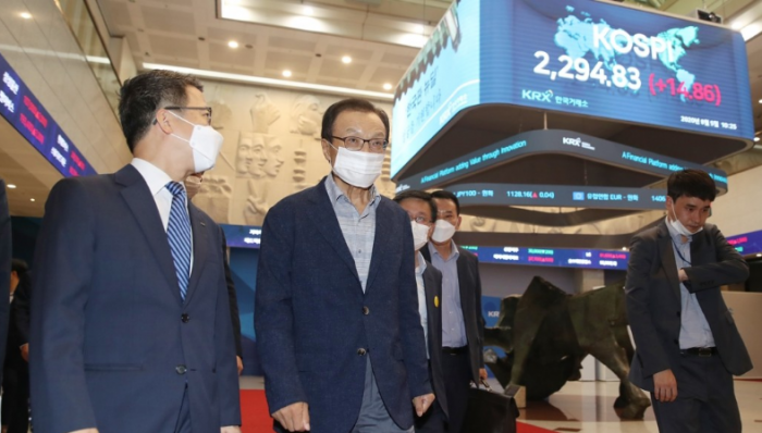 뉴딜펀드 현장 간담회장 향하는 이해찬 더불어민주당 대표. 사진=연합뉴스 제공