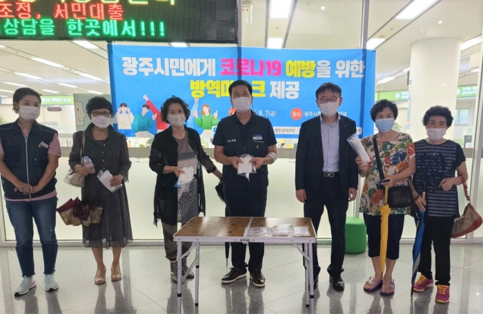 광주 우리농업지키기운동본부, 시민에게 방역 마스크 5000장 전달