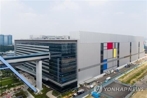 삼성전자 화성캠퍼스 반도체 생산라인 직원 2명 확진/사진=연합뉴스