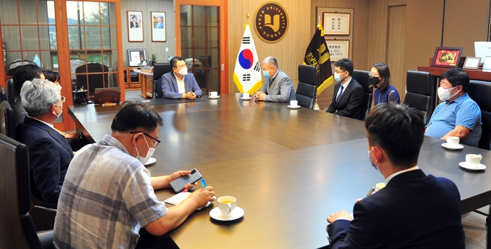 박상철 호남대 총장, 장청강 주광주중국총영사와 환담 기사의 사진