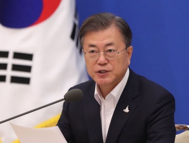 청와대서 제8차 비상경제회의 주재한 문 대통령. 사진=연합뉴스
