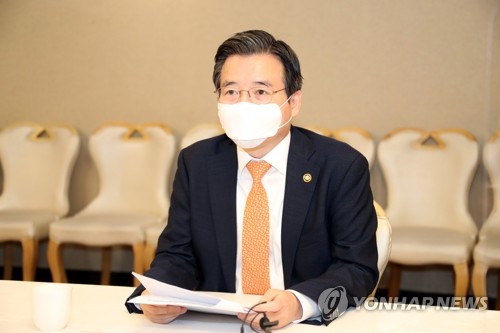 기재차관 “한국판 뉴딜 민간투자 애로 해소할 원스톱창구 구축” 기사의 사진