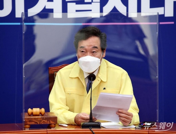 더불어민주당 최고위원회의. 사진=이수길 기자 leo2004@newsway.co.kr 이낙연 더불어민주당 대표가 14일 국회에서 열린 최고위원회의에서 발언하고있다. 2020.9.14