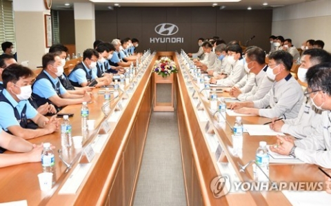 현대차, 노조 ‘회사 살리자’ 공감···역대 세 번째 ‘임금동결’(종합)