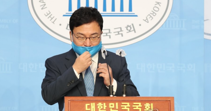 탈당 기자회견 하는 이상직 의원. 사진=연합뉴스