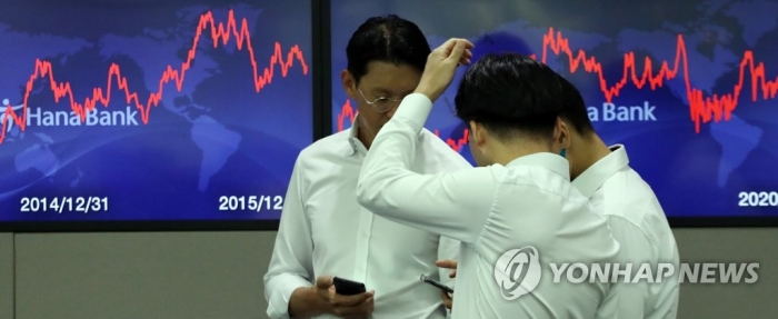 명동 하나은행 본점 딜링룸 모습. 사진 = 연합뉴스 제공