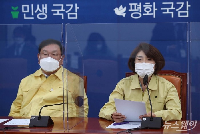 더불어민주당 국정감사 대책회의, 김태년 원내대표와 한정애 정책위의장. 사진=이수길 기자 leo2004@newsway.co.kr