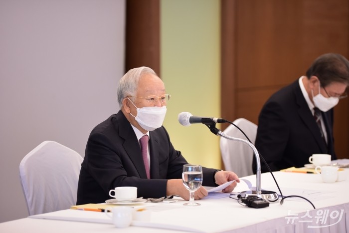 손경식 경총 회장이 7일 회장단 회의를 주재하는 모습. 사진=경총 제공