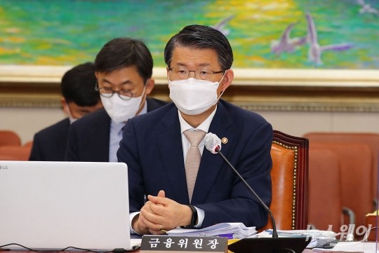 12일 오전 국회에서 열린 정무위원회 국정감사에 은성수 금융위원장이 참석해 자리하고 있다. 사진=이수길 기자 leo2004@newsway.co.kr